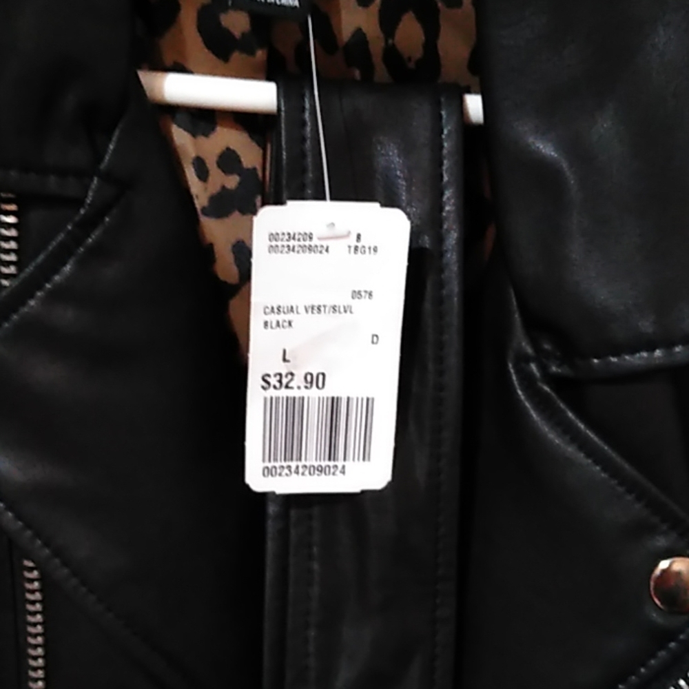 Vest - Picture 3 of 3